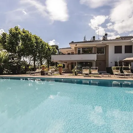 Benvenuti A Eden, Con Piscina E Giardino