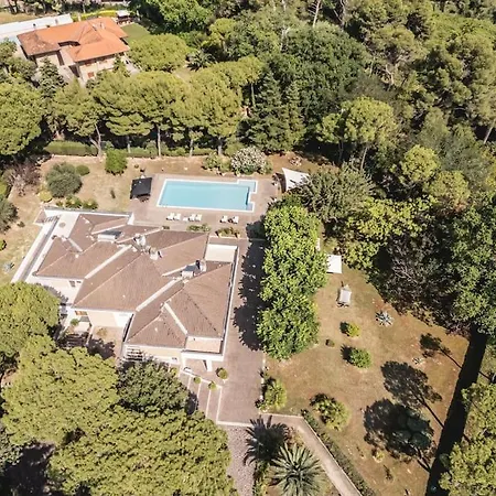 Benvenuti A Eden, Con Piscina E Giardino Villa