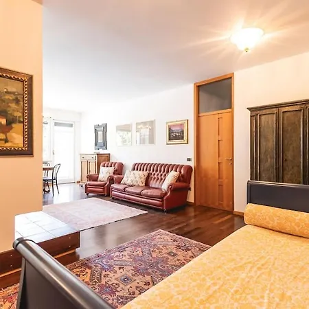 Benvenuti A Eden, Con Piscina E Giardino