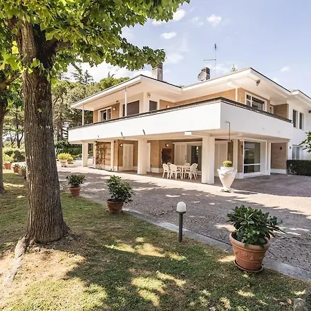 Benvenuti A Eden, Con Piscina E Giardino Villa