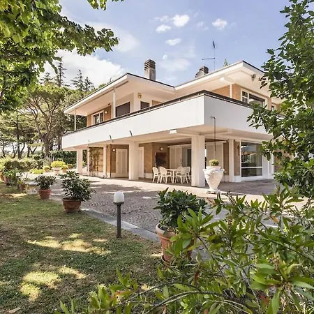 Benvenuti A Eden, Con Piscina E Giardino *