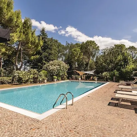 Benvenuti A Eden, Con Piscina E Giardino