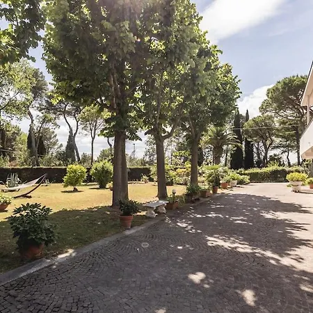 Benvenuti A Eden, Con Piscina E Giardino